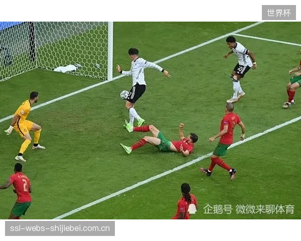 球队坚持5-3-2防守反击阵型,卡塞雷斯成为后防线出球和组织核心。 球队坚持5-3-2防守反击阵型,卡塞雷斯成为后防线出球和组织核心。